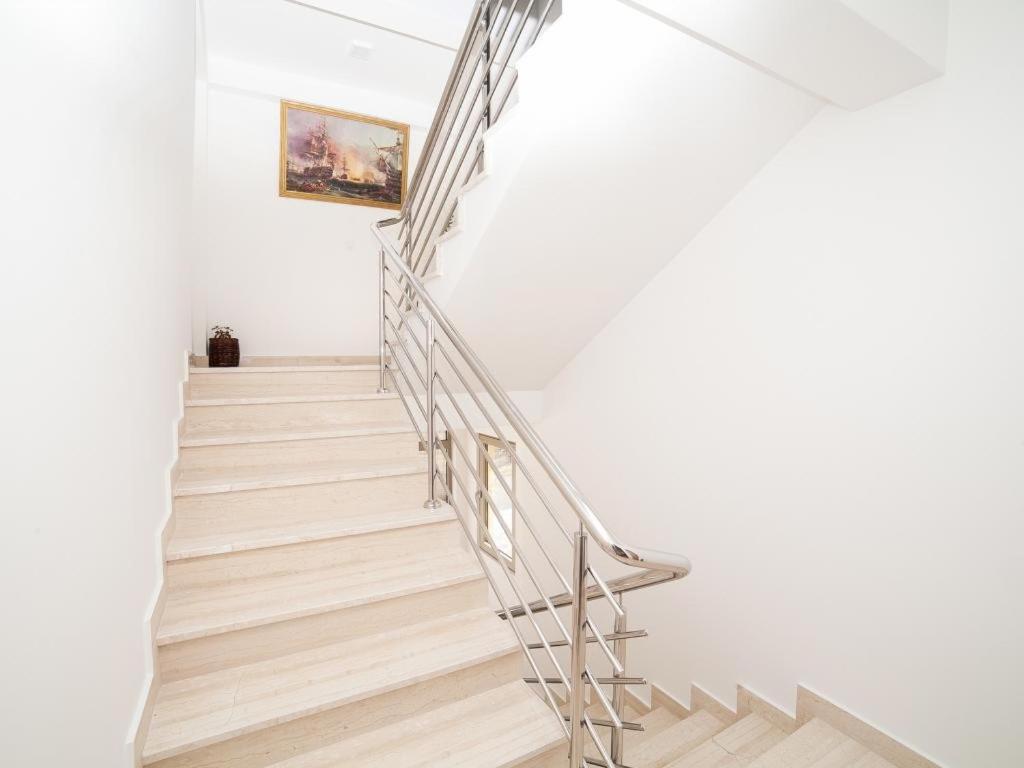 Castello Apartment